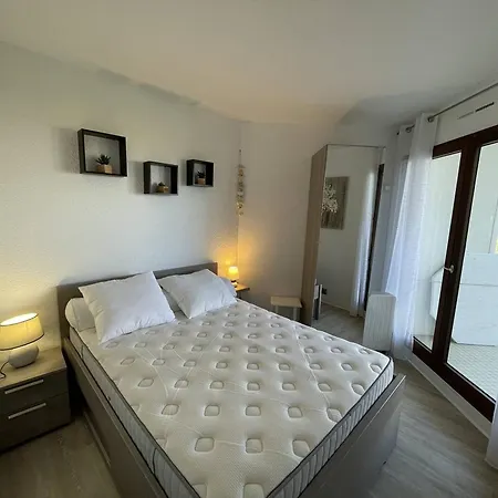 Saint-cyprien: T2 Rénové 6 Pers, Piscine, Parking, à 100m De La - Fr-1-106-80 Apartamento *